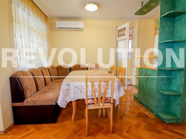 Дава се под наем Тристаен апартамент в Варна, Център - 100 кв.м за 575 € - Снимка #1