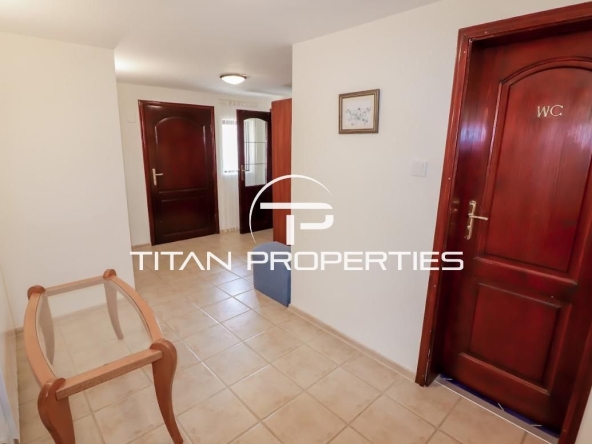 Дава се под наем Къща в с. Приселци, Област Варна - 550 кв.м за 450 € - Снимка #1