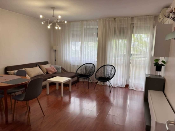 Дава се под наем Двустаен апартамент в София, Младост 2 - 65 кв.м за 577.32 € - Снимка #1