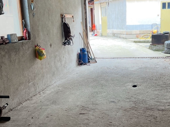 Дава се под наем Гараж / Паркомясто в София, Люлин - център - 100 кв.м за 50 € - Снимка #1