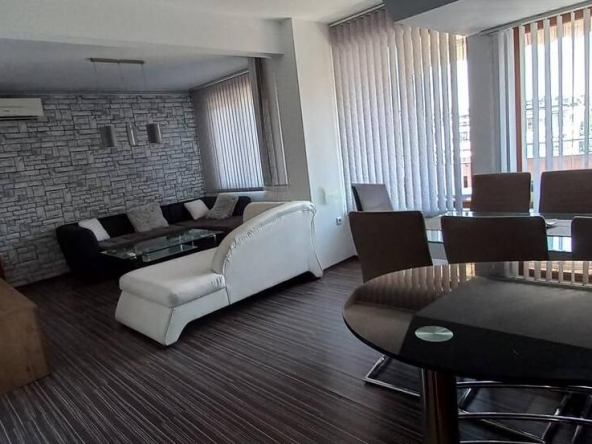 Дава се под наем Тристаен апартамент в Пловдив, Център - 90 кв.м за 600 € - Снимка #1