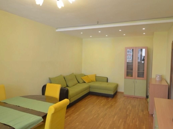 Дава се под наем Тристаен апартамент в София, Младост 3 - 86 кв.м за 713.49 € - Снимка #1