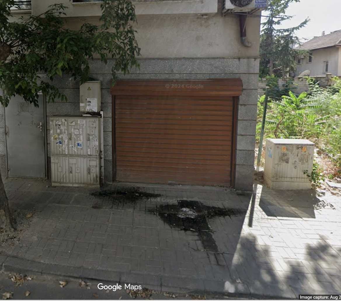Дава се под наем Гараж / Паркомясто в Варна, Общината - 15 кв.м за 129.54 € - Снимка #1