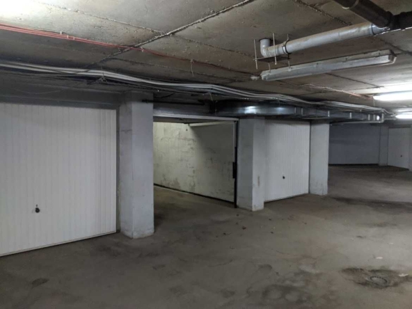 Дава се под наем Гараж / Паркомясто в София, Младост 1 - 17 кв.м за 127.5 € - Снимка #1