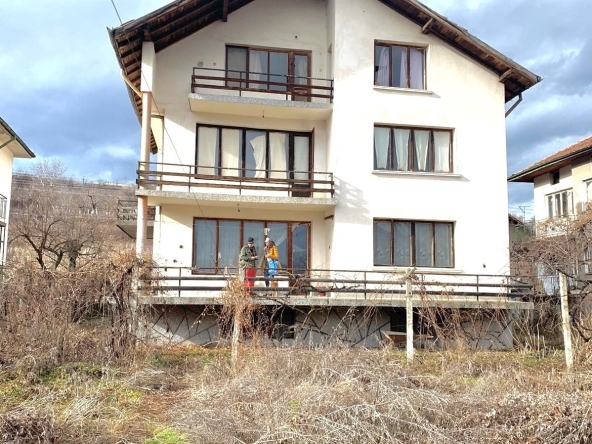 Къща в с. Слокощица, Област Кюстендил - 500 кв.м за 160 €/кв.м - Снимка #1