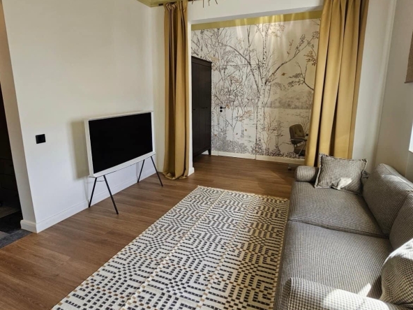 Дава се под наем Четиристаен апартамент в София, Център - 80 кв.м за 1200 € - Снимка #1