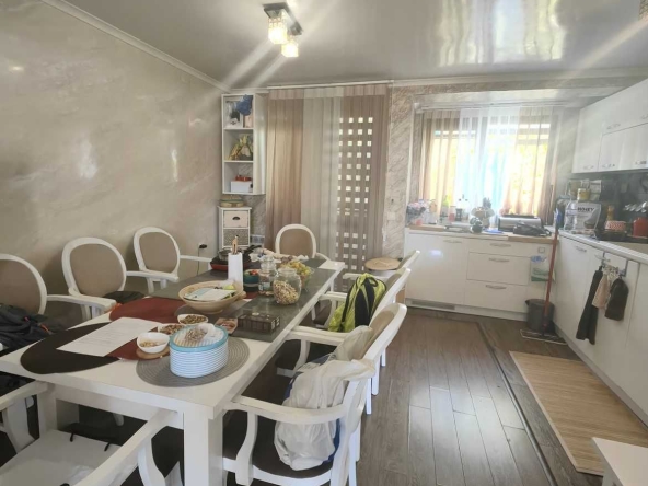 Дава се под наем Многостаен апартамент в Разград, Център - 100 кв.м за 147900 € - Снимка #1