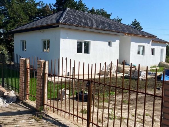 Къща в с. Сенокос, Област Добрич - 180 кв.м за 850 €/кв.м - Снимка #1