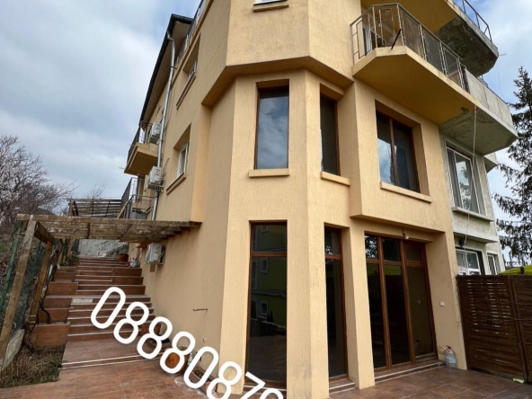 Дава се под наем Къща в Варна, ВИНС - 275 кв.м за 765 € - Снимка #1