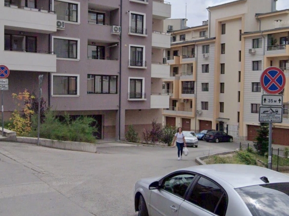 Дава се под наем Гараж / Паркомясто в Велико Търново, Акация - 18 кв.м за 76.5 € - Снимка #1