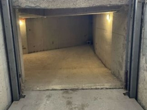 Дава се под наем Гараж / Паркомясто в Варна, Погреби - 20 кв.м за 119.34 € - Снимка #1