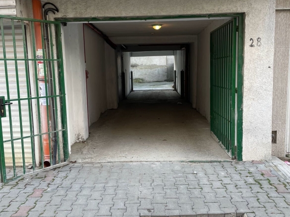 Дава се под наем Гараж / Паркомясто в Варна, Погреби - 20 кв.м за 102 € - Снимка #1