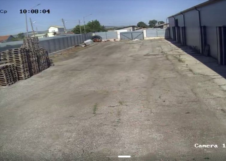 Дава се под наем Склад в с. Волуяк, Област София-град - 2000 кв.м за 1122 € - Снимка #1