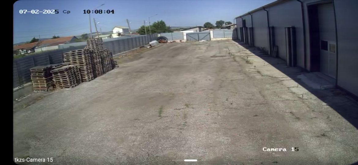 Дава се под наем Склад в с. Волуяк, Област София-град - 2000 кв.м за 1122 € - Снимка #1