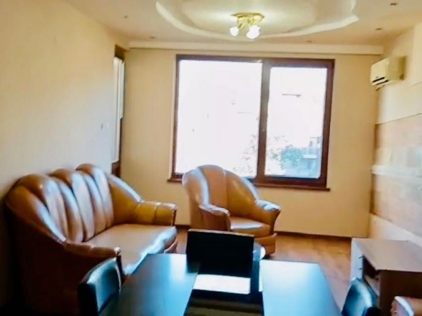 Дава се под наем Тристаен апартамент в София, Зона Б-18 - 97 кв.м за 682.89 € - Снимка #1