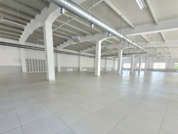 Дава се под наем Склад в Горна Оряховица - 2000 кв.м за 4500 € - Снимка #1