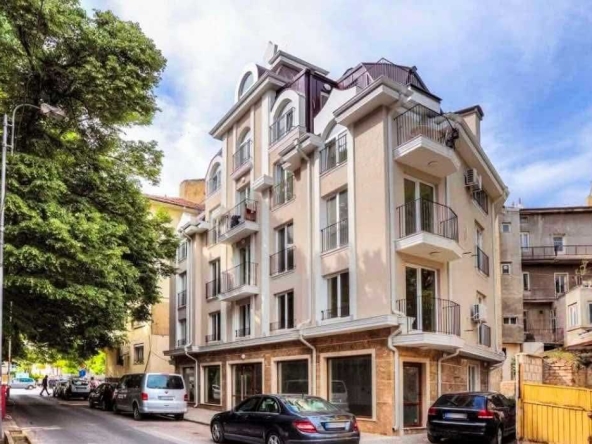 Дава се под наем Двустаен апартамент в Варна, Гръцка махала - 60 кв.м за 817.53 € - Снимка #1