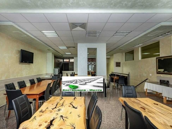 Дава се под наем Офис в Пловдив, Христо Смирненски - 130 кв.м за 2040 € - Снимка #1