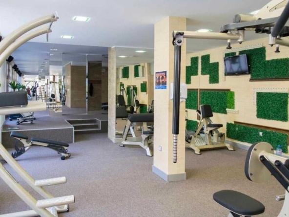 Дава се под наем Тристаен апартамент в к.к. Слънчев бряг - 90 кв.м за 816 € - Снимка #1