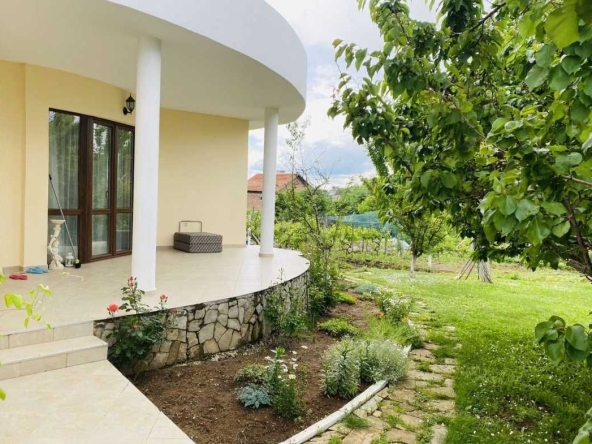 Къща в с. Малка Верея, Област Стара Загора - 430 кв.м за 861 €/кв.м - Снимка #1