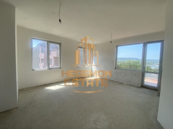 Двустаен апартамент в Варна, Погреби - 96 кв.м за 1403 €/кв.м - Снимка #1