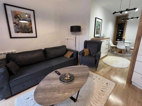 Дава се под наем Двустаен апартамент в Бургас, Център - 54 кв.м за 204 € - Снимка #1