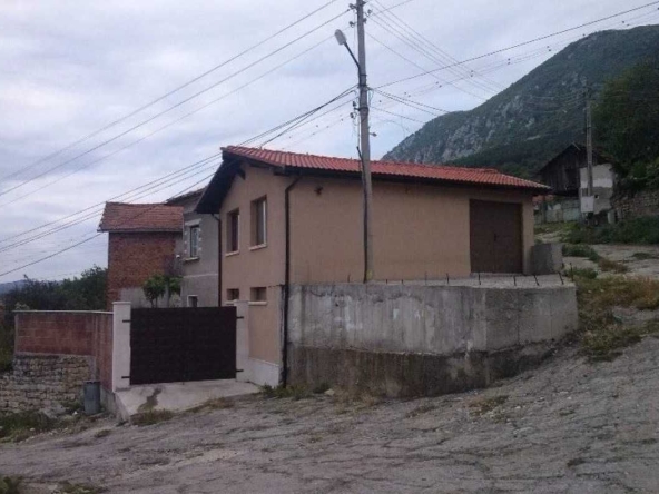 Къща в с. Челопек, Област Враца - 253 кв.м за 302 €/кв.м - Снимка #1
