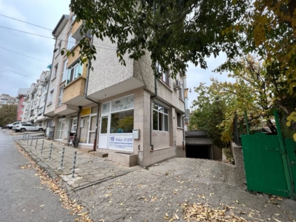 Дава се под наем Гараж / Паркомясто в Русе, Център - 17 кв.м за 38.25 € - Снимка #1