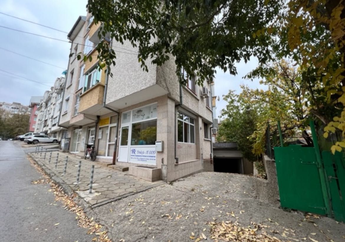 Дава се под наем Гараж / Паркомясто в Русе, Център - 17 кв.м за 38.25 € - Снимка #1