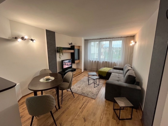 Дава се под наем Двустаен апартамент в Перник, Център - 55 кв.м за 382.5 € - Снимка #1