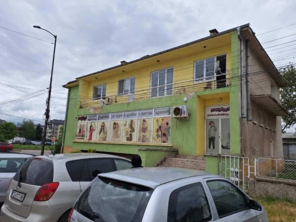 Дава се под наем Магазин в Елин Пелин - 400 кв.м за 25.5 € - Снимка #1