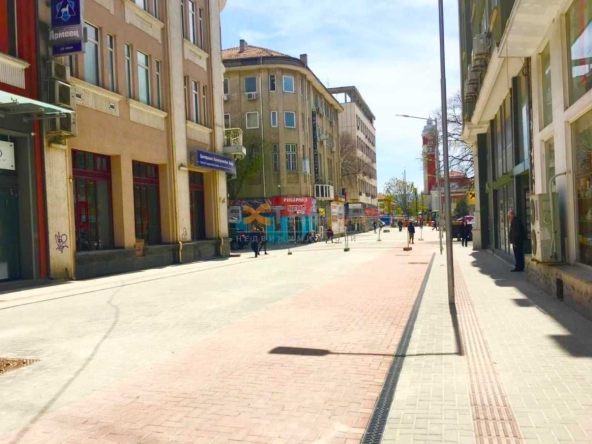 Дава се под наем Офис в Варна, ЖП Гара - 50 кв.м за 372 € - Снимка #1