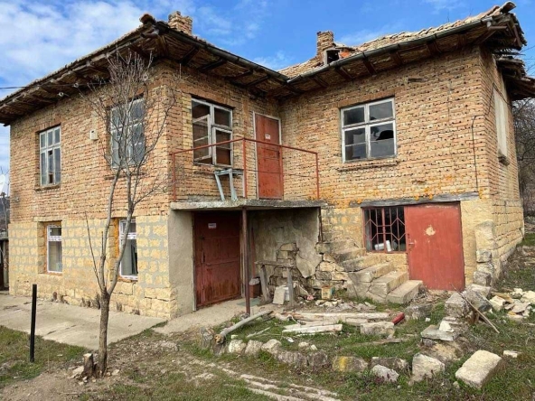 Къща в Нови пазар - 100 кв.м за 102 €/кв.м - Снимка #1