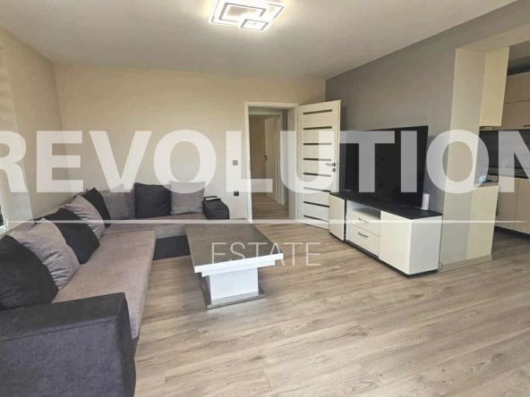 Дава се под наем Етаж от къща в Аксаково - 150 кв.м за 500 € - Снимка #1