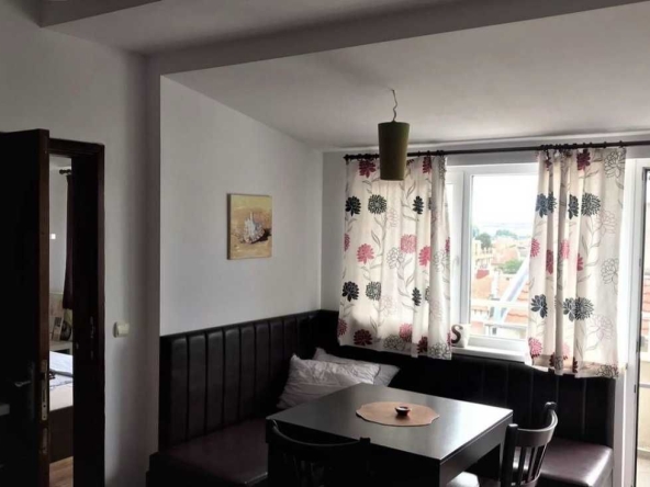 Дава се под наем Тристаен апартамент в Бургас, Център - 65 кв.м за 459 € - Снимка #1