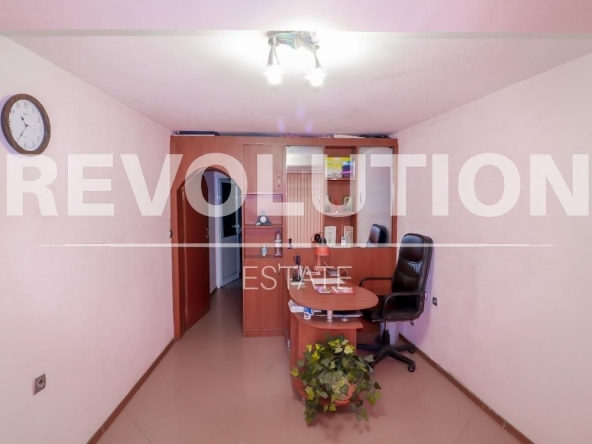 Дава се под наем Офис в Варна, Погреби - 33 кв.м за 200 € - Снимка #1