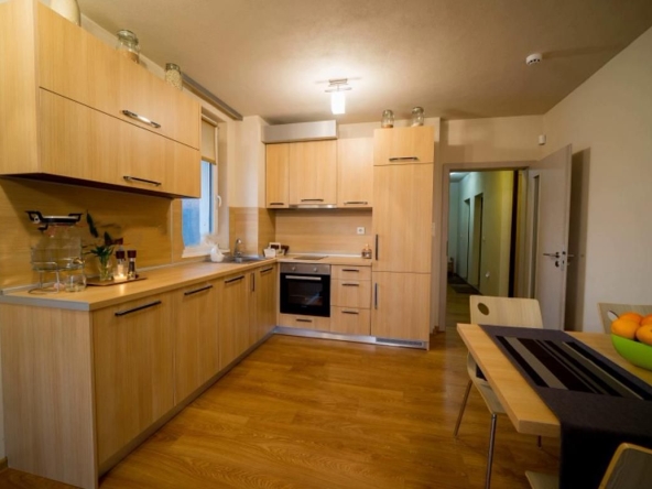 Дава се под наем Тристаен апартамент в София, Обеля 2 - 110 кв.м за 690 € - Снимка #1