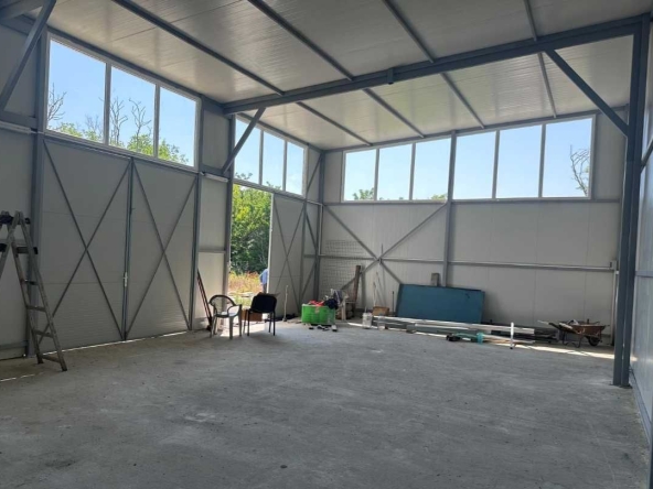 Дава се под наем Склад в Варна, Младост 1 - 100 кв.м за 357 € - Снимка #1