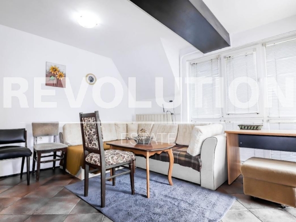 Дава се под наем Етаж от къща в Варна, Център - 75 кв.м за 508.47 € - Снимка #1