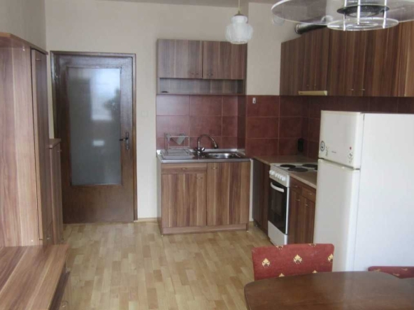 Дава се под наем Двустаен апартамент в Бургас, Меден рудник - зона А - 60 кв.м за 160 € - Снимка #1