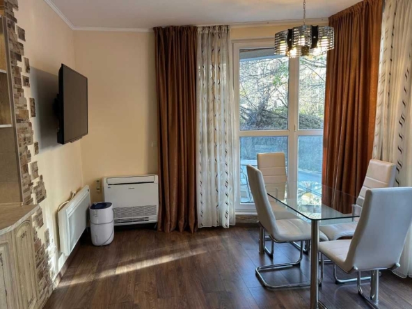 Двустаен апартамент в Варна, Център - 57 кв.м за 1432 €/кв.м - Снимка #1