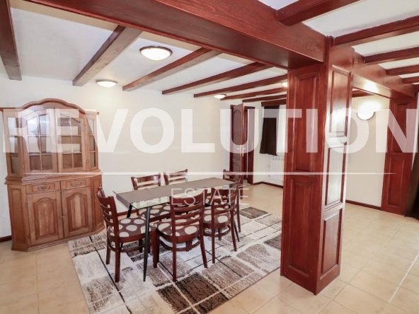 Дава се под наем Къща в с. Кичево, Област Варна - 550 кв.м за 400 € - Снимка #1