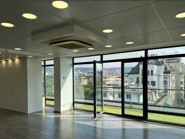 Дава се под наем Офис в Варна, Център - 500 кв.м за 7500 € - Снимка #1