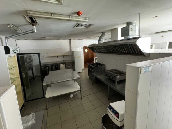 Заведение в Варна, Възраждане 1 - 330 кв.м за 456 €/кв.м - Снимка #1