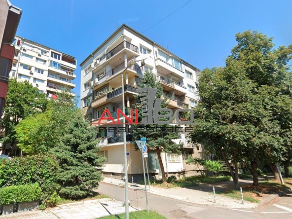 Тристаен апартамент в София, Иван Вазов - 100 кв.м за 3700 €/кв.м - Снимка #1