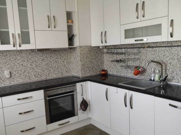 Дава се под наем Двустаен апартамент в Бургас, Меден рудник - зона А - 98 кв.м за 225 € - Снимка #1