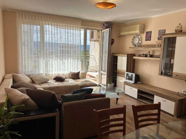 Дава се под наем Тристаен апартамент в Варна, Гръцка махала - 118 кв.м за 700 € - Снимка #1