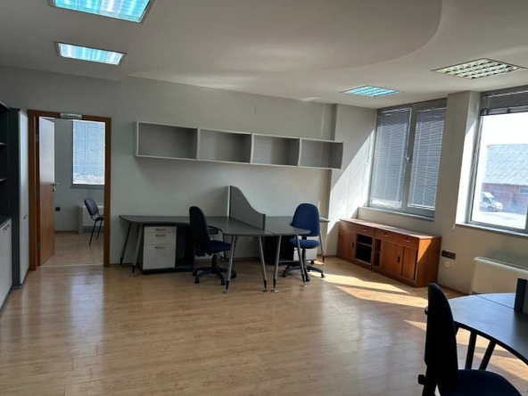 Дава се под наем Офис в Варна, Западна промишлена зона - 50 кв.м за 765 € - Снимка #1