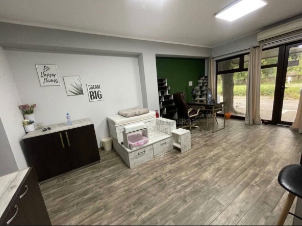 Дава се под наем Магазин в Хасково, Воеводски - 35 кв.м за 348.84 € - Снимка #1