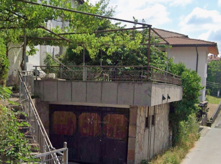 Дава се под наем Гараж / Паркомясто в Смолян, в.з. Смолян - 15 кв.м за 76.5 € - Снимка #1